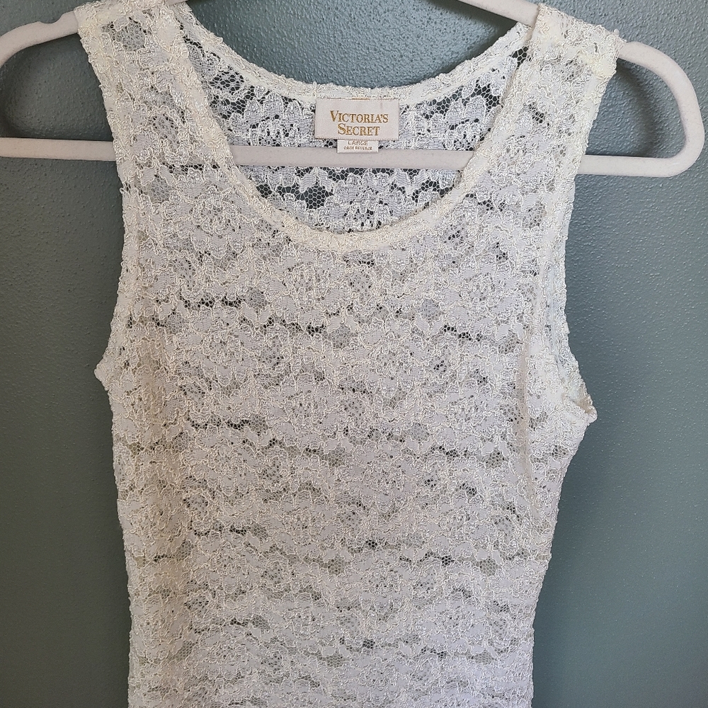 Gold Label Victoria's Secret Sheer Floral Top in Cream, Size Large - Picture 3 of 4